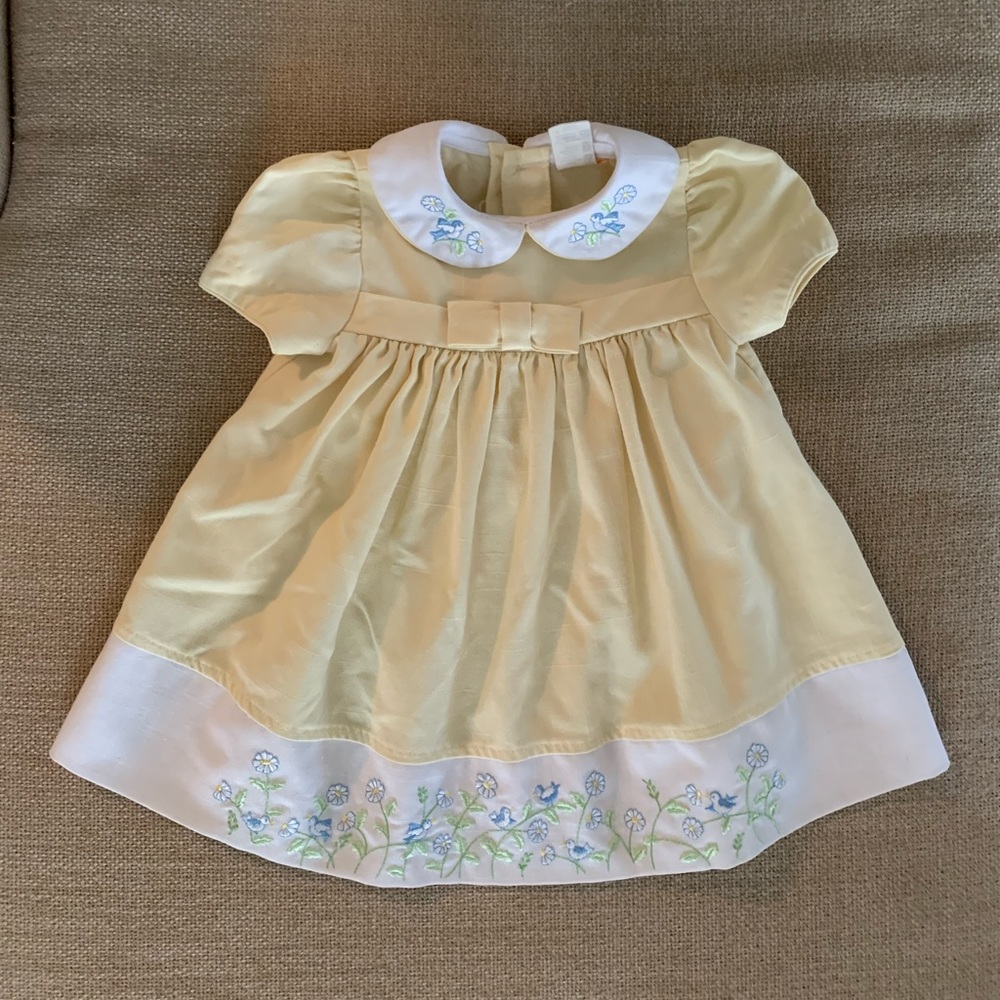 Vintage girls dress with Peter Pan collar and embroidery, Size 24 Months.